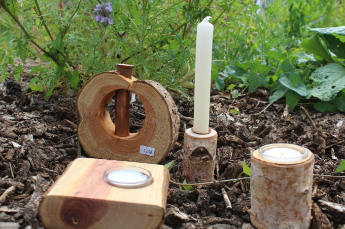 Kerzenhalter und Teelichter aus unserer Holzwerkstatt