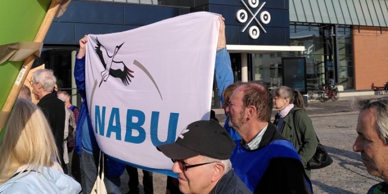 Spontandemo gegen Waldverkauf - Bremerhaven ist toll! - Bild: NABU Bremen