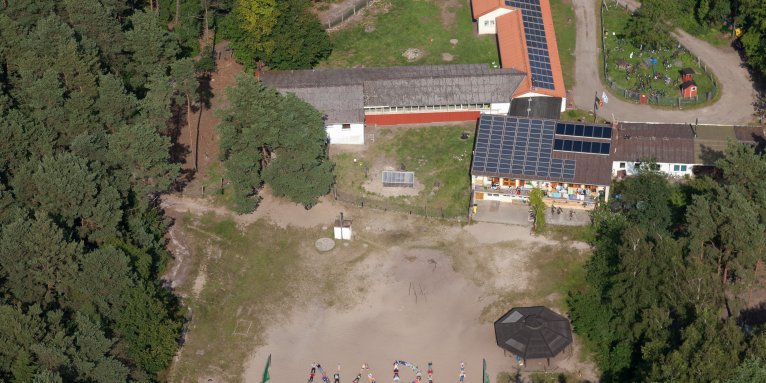 Das Schullandheim Dreptefarm aus der Luft - Bild: NABU Bremen