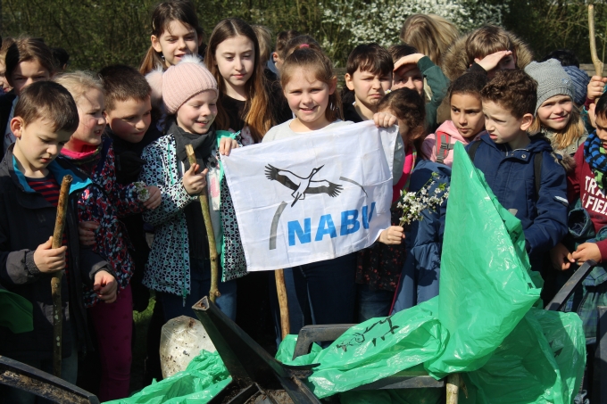 Gruppenbild mit Müll - Bild: NABU Bremen